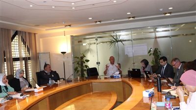 وفد من وزارة البيئة والبنك الدولي يزور محطات الرصد اللحظي لجودة الهواء بجامعة القاهرة 