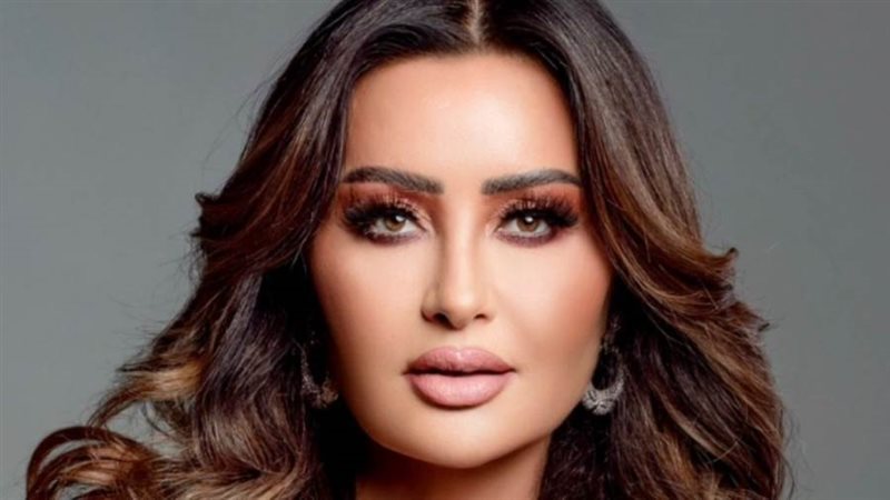 الفنانة لطيفة