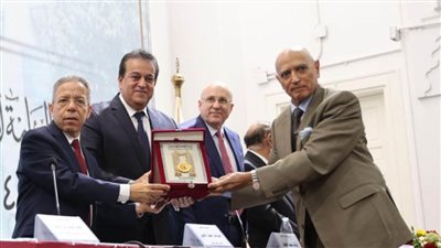 الأطباء تكرم رواد المهنة والمتفوقين في 