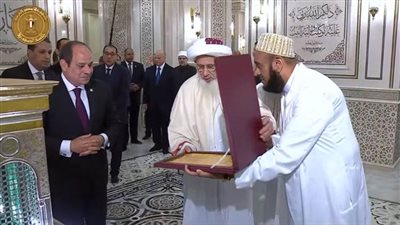 عاجل.. سلطان البهرة يهدي الرئيس السيسي هدية تذكارية 