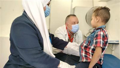 الكشف الطبي على 1492 حالة خلال قافلة طبية بمعصرة حجاج بالمنيا