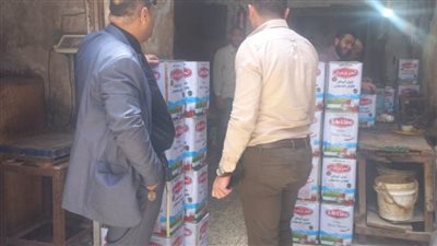 حملة تموينية لإدارة تموين المنتزه على ثلاجات حفظ الجبن 