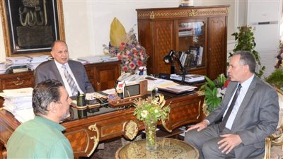 محافظ أسيوط يلتقي مدير مديرية التربية والتعليم الجديد ويطالبه بتكثيف الجهود