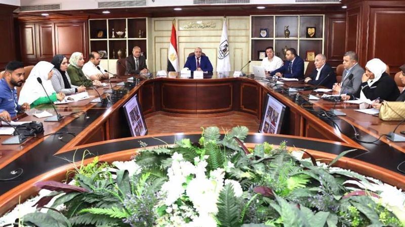 اجتماع محافظ بنى