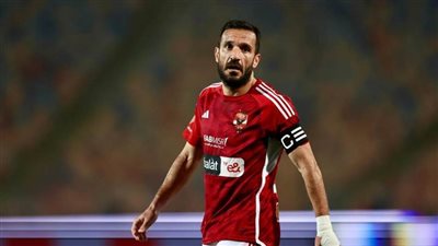 مفاجأة سارة للأهلي بشأن بديل علي معلول