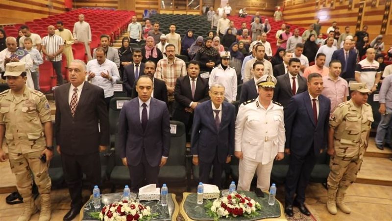 محافظ المنيا خلال