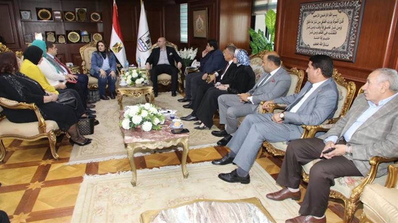 محافظ بنى سويف يستقبل