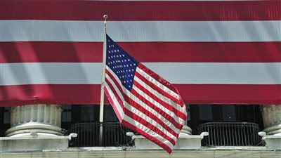 الولايات المتحدة تفرض عقوبات على روسي وثلاث شركات روسية