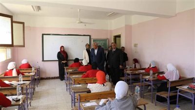 محافظ الوادي الجديد يتفقد لجان الشهادة الإعدادية 