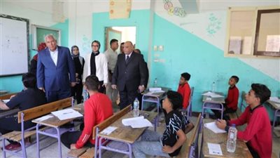 محافظ الوادي الجديد يتفقد لجان الشهادة الإعدادية بالخارجة في أول أيام الامتحانات