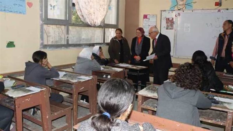 المحافظ يتابع الامتحانات