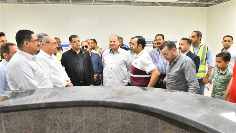 محافظ أسيوط و مساعد