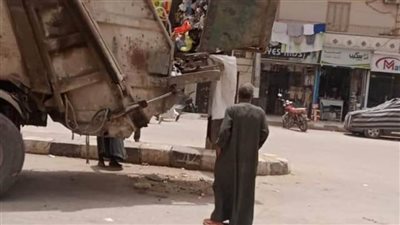 حملات مكثفة لإزالة المخلفات الصلبة وتمهيد الطرق بشوارع المنيا