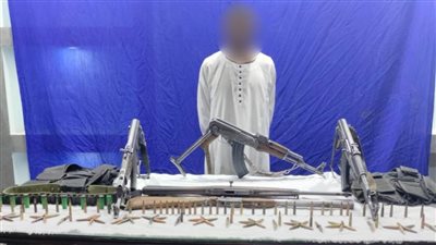  القبض علي متهم يتاجر في الأسلحة النارية والذخائر بقنا 