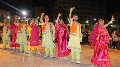 شاهد.. أولى الأمسيات الفنية لحفل استعراضي لفرقة التراث الشعبي على المسرح الروماني