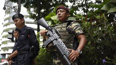 اعتقال 7 أشخاص في ماليزيا للاشتباه في صلتهم بجماعة مسلحة استهدفت مركزا للشرطة