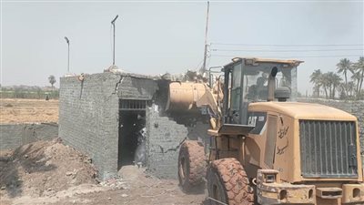 إزالة 30 حالة تعد على أراضي زراعية وبناء مخالف خلال حملات بمركز القوصية