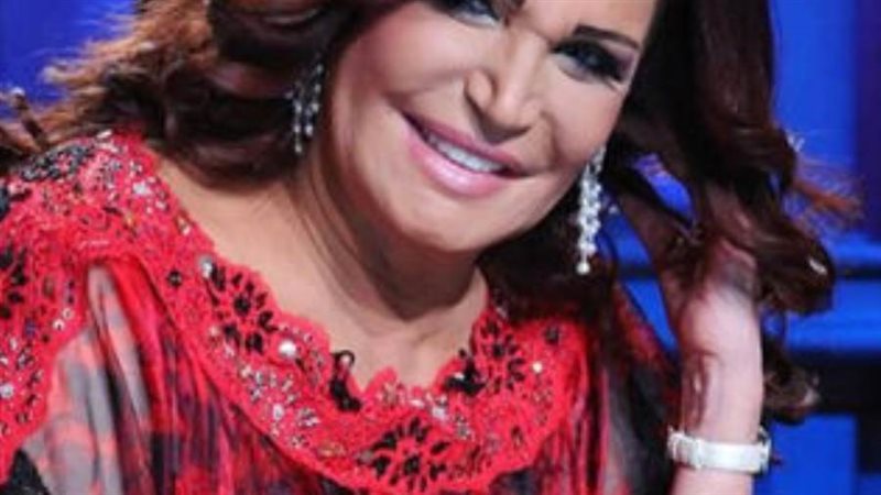 الفنانة نجوي فؤاد
