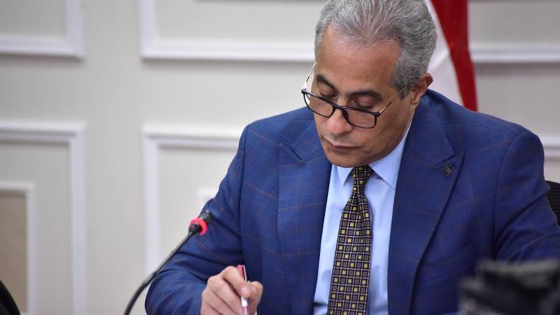 وزير العمل حسن شحاتة