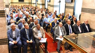 وزير النقل يطمئن على انتظام جداول تشغيل القطارات بمحطة مصر