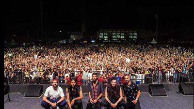 فريق كايروكي يغني 