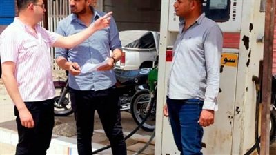 مصادرة 8 أطنان علف ونخالة مجهولة المصدر وضبط محطة تمويل سيارات بدون ترخيص بدمنهور