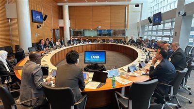 مساعد وزير الإسكان يعرض تجربة مصر في المدن الجديدة أمام البنك الدولي