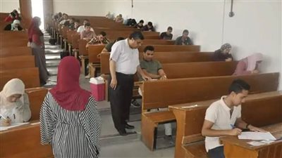 4421 طالبًا يؤدون امتحانات مُتطلب علم الجودة إلكترونياً وورقياً اليوم بجامعة السويس