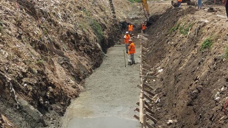 جانب من أعمال الطريق