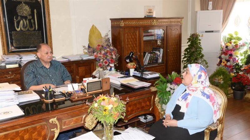 محافظ أسيوط يناقش