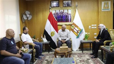 محافظ الوادي الجديد يبحث إنشاء أكاديميات رياضية للموهوبين