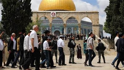 عشرات المُستوطنين يقتحمون 