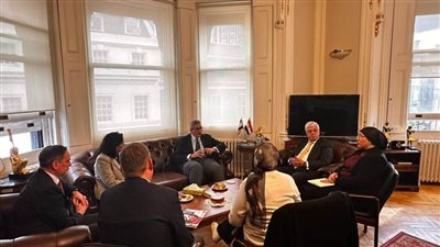 وزير التعليم العالى يبحث مع وفد جامعتى إسكس وباث البريطانية تعزيز التعاون