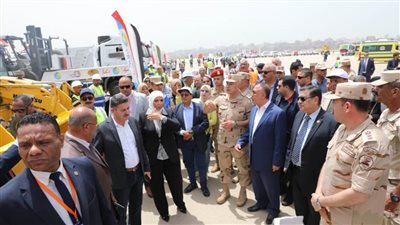 محافظ الإسكندرية وقائد قوات الدفاع الشعبي والعسكري يشهدون إصطفاف المركبات والمعدات الهندسية للأجهزة التنفيذية  