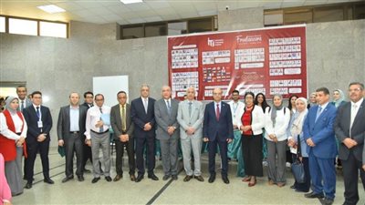 رئيس جامعة أسيوط يفتتح معرضًا لمشروعات تخرج طلاب الحاسبات والمعلومات 