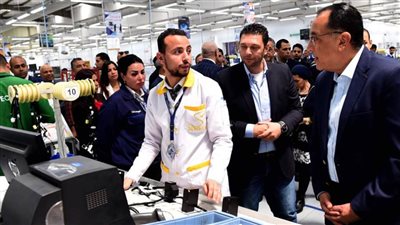 مدبولى يتفقد أكبر مصنع فى العالم لشركة 