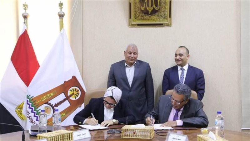 جانب من لقاء محافظ