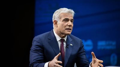 لبيد: مصادرة معدات أسوشيتد برس عمل جنوني