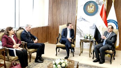 وزير البترول يبحث مع شل العالمية أنشطة البحث والاستكشاف في مصر 