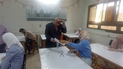 رئيس جامعة الأقصر يتفقد امتحانات الفصل الدراسي الثاني بكلية الفنون الجميلة