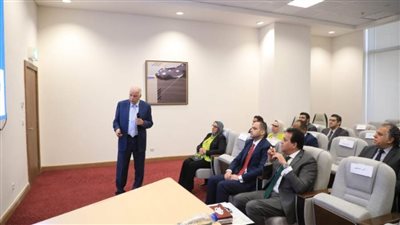 وزير الصحة يفتتح الجلسة الأولى من تدريب 