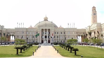 كلية الدراسات الأفريقية العليا تنظم مؤتمرا حول فرص وتحديات البريكس وإفريقيا