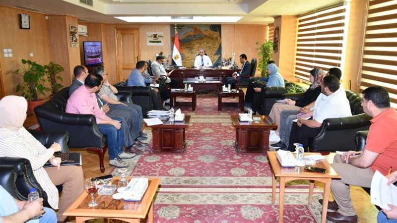 محافظ الفيوم يلتقى