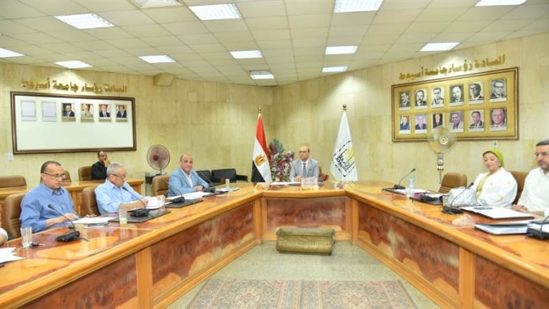 رئيس جامعة أسيوط