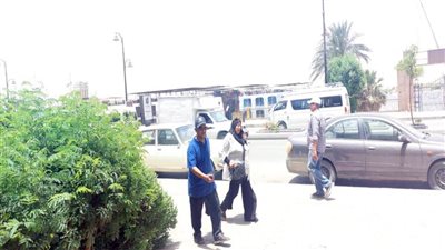  الأسوانيون يتحدون الشمس بالقبعات والشوارع تخلو من المارة