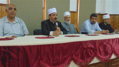 رئيس منطقة سوهاج الأزهرية يلتقى مديرى الإدارات والمراحل وموجهي العموم