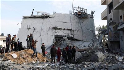 قصف إسرائيلي مكثف على أنحاء غزة.. وكارثة صحية بعد توقف محول مستشفى 