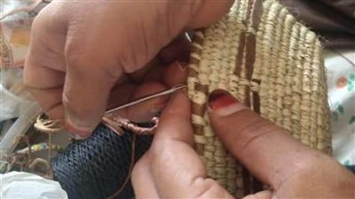 ورش فنية لصناعة المشغولات اليدوية من الجلود والخوص لفتيات مرسي علم 