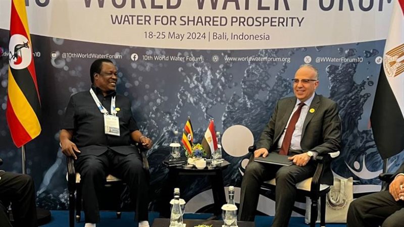 وزير الري خلال اللقاء