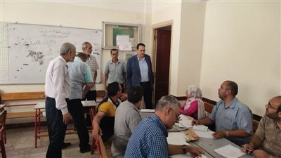 وكيل «تعليم الغربية» يتفقد لجان تصحيح الشهادة الإعدادية ويوجه بمراعاة الدقة.. صور